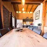Chalet Close To The Village - 4 Bedrooms, Mont-blanc View Megève