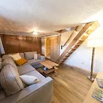 Close To The Village - 4 Bedrooms, Mont-blanc View Chalet